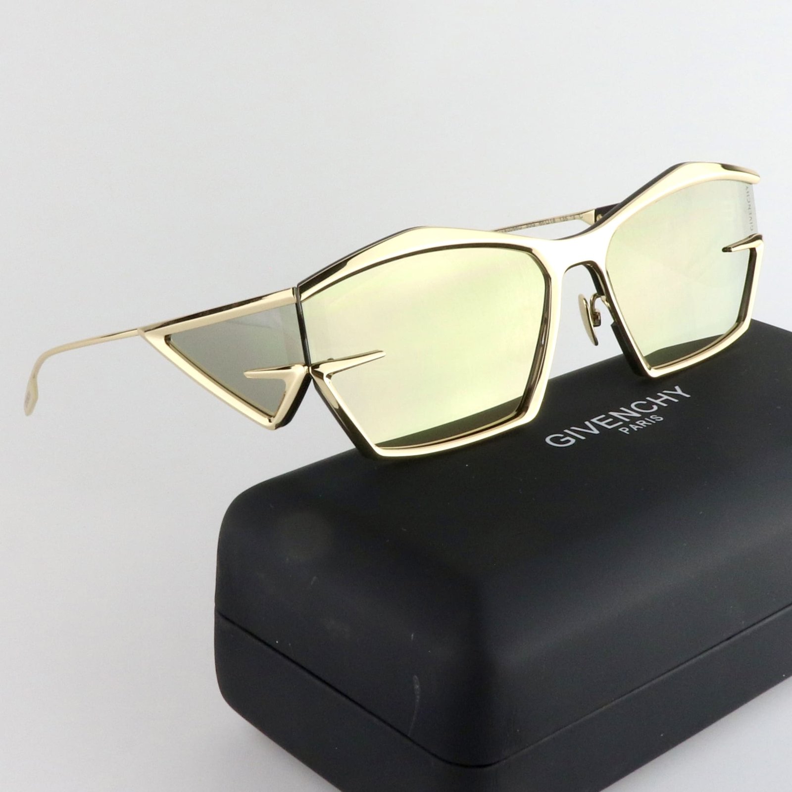 GIVENCHY GIV CUT GV40066U