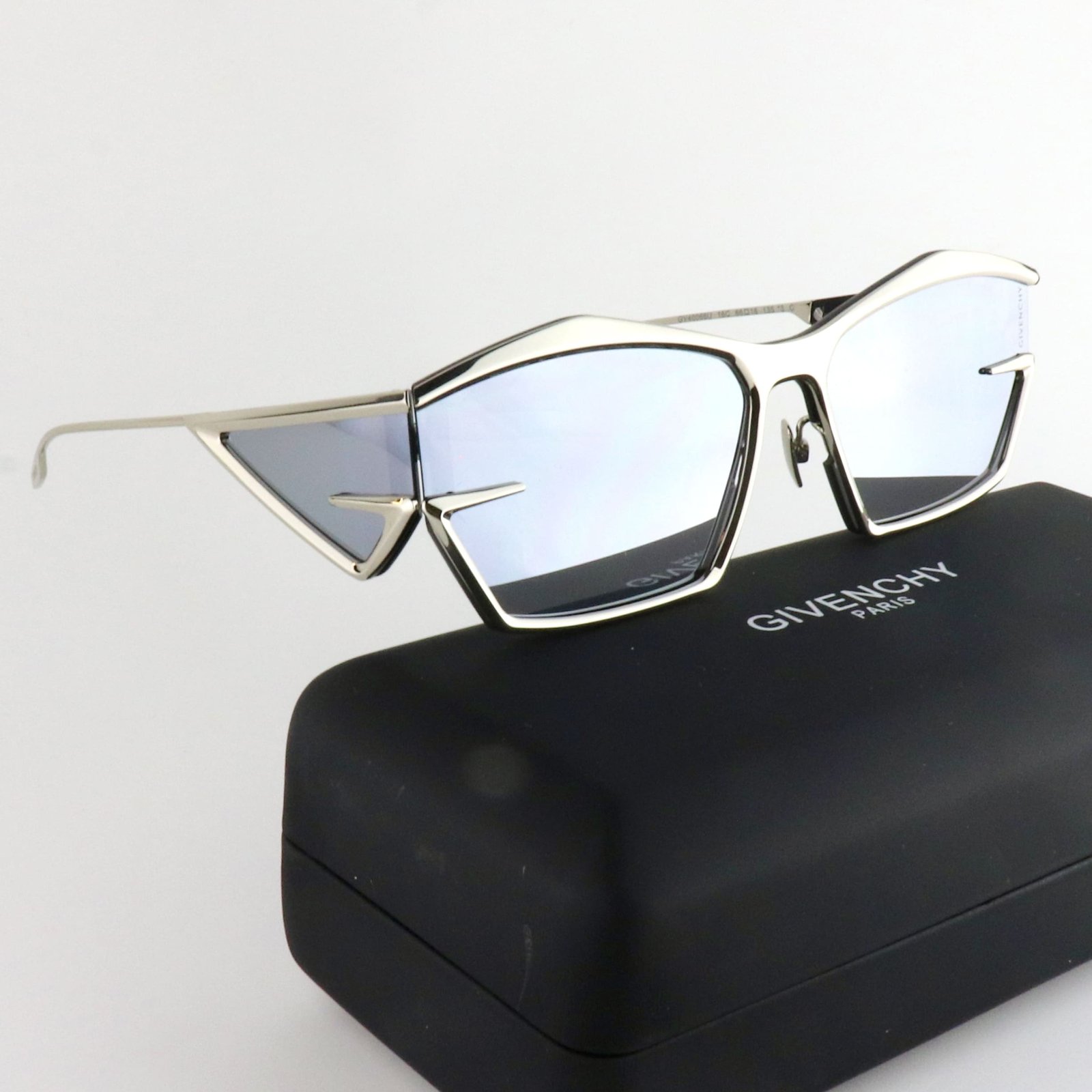 GIVENCHY GIV CUT GV40066U