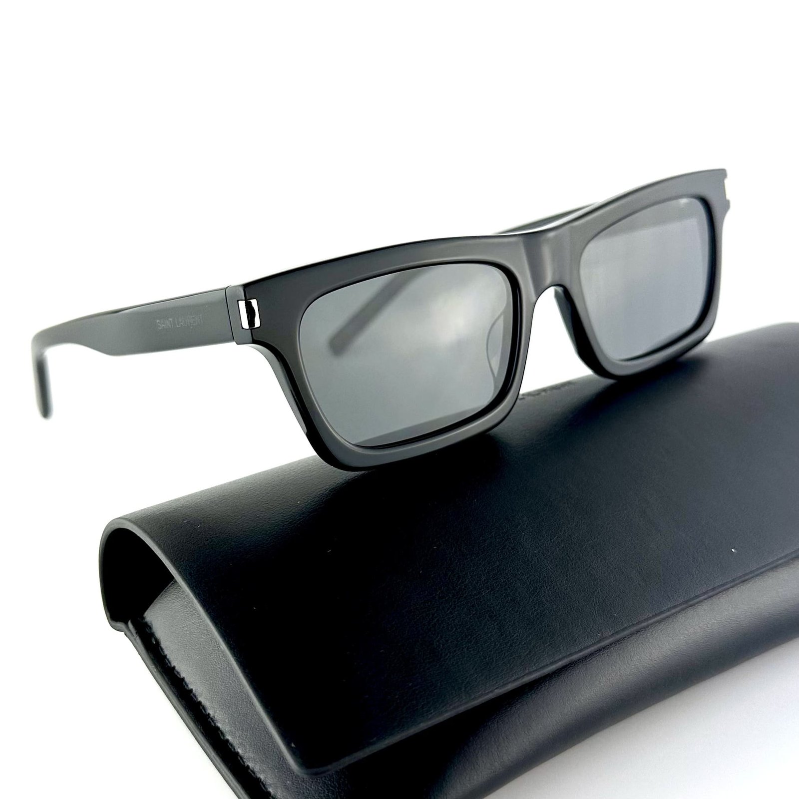 Saint Laurent Betty SL461